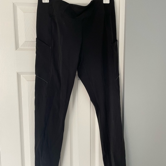 size 10 lululemon black reflective leggings with pockets - Picture 1 of 3